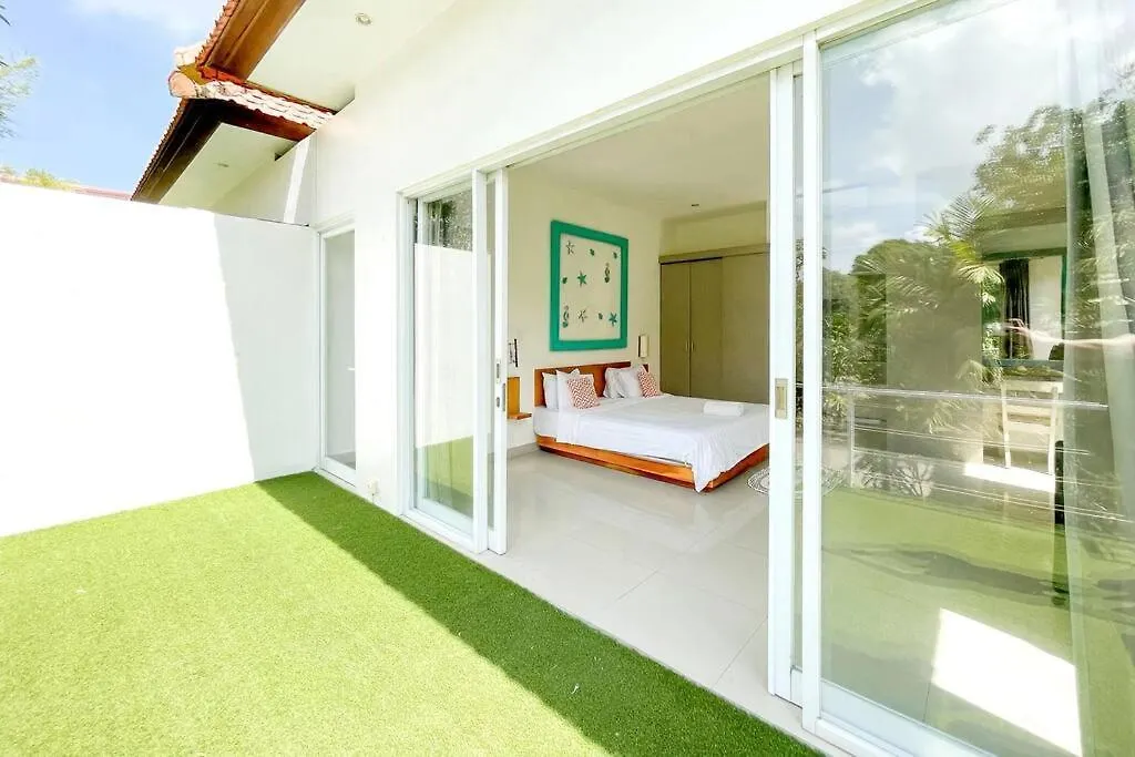 Villa Tepi Pantai Seminyak