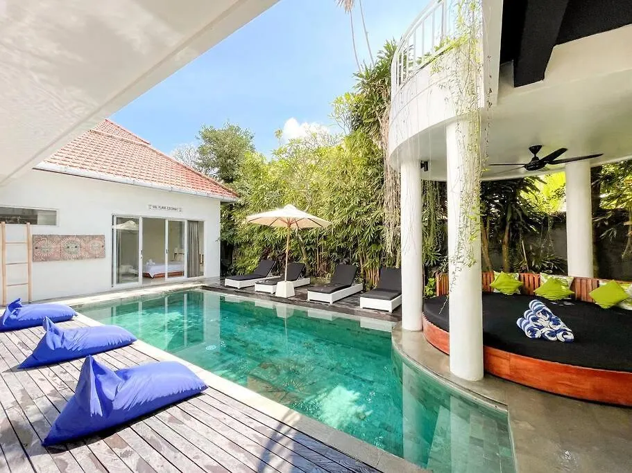 Villa Tepi Pantai Seminyak